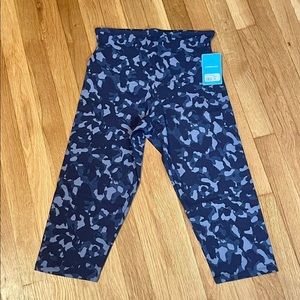 Yummie Womens Taila Shaping Capri Leggings Blue Black Camouflage Stretch M New